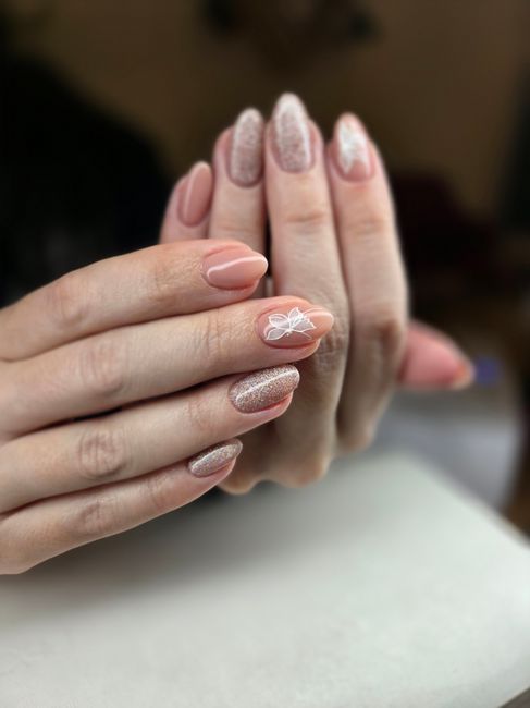 Fındıkzade ve Çevresinde Işıltılı Tırnaklara Kavuşun: Alena Beauty'de Nail Art Manikür & Pedikür Deneyimi