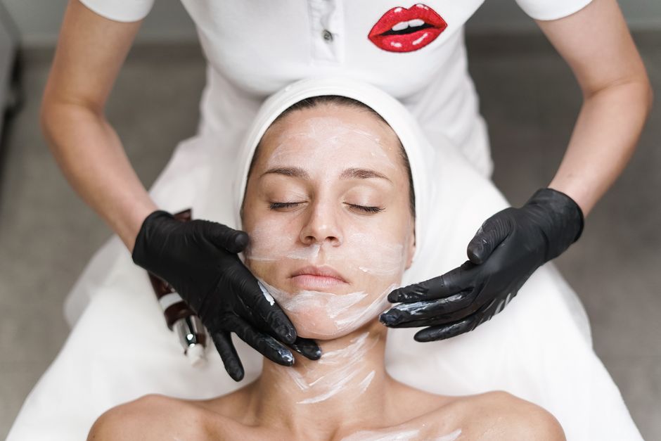 Şehremini Cilt Bakımı: Alena Beauty ile Işıltılı ve Canlı Bir Cilde Kavuşun