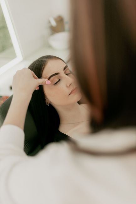 Çapa ve Fatih'te Kusursuz Kaşlara Giden Yol: Alena Beauty'de Profesyonel Kaş Laminasyon