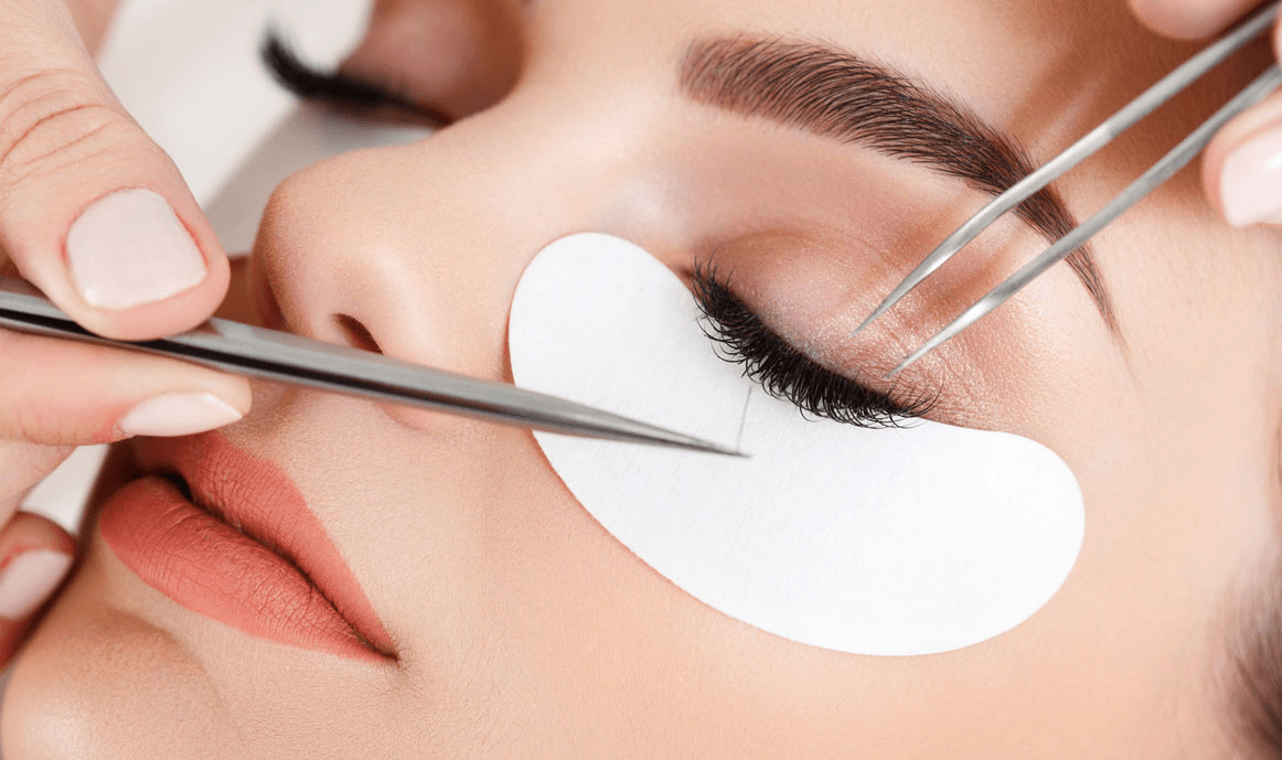 Fındıkzade'de Göz Kamaştıran Bakışlar: Alena Beauty İpek Kirpik Uygulaması